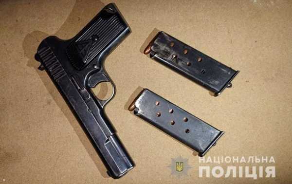 На Донбассе мужчина ранил трех полицейских