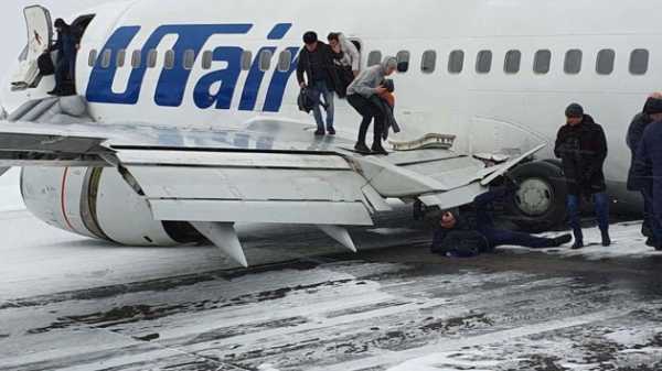 Авария самолета в Усинске – видео жесткой посадки – новости России
