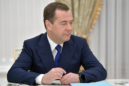 Медведев связал поправки в Конституцию с укреплением суверенитета России