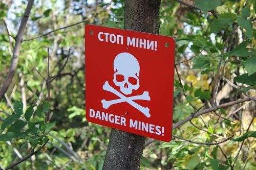На Донбассе БМП подорвалась на мине: один боец погиб, трое ранены