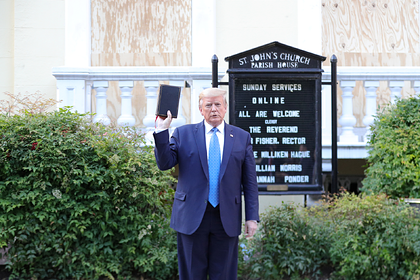 Фото Трампа с Библией возмутило духовенство