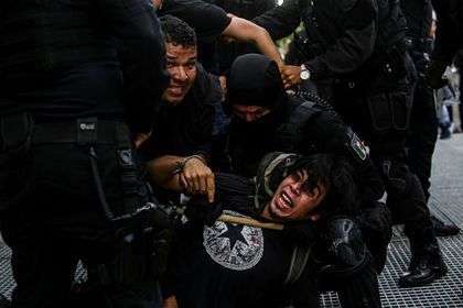 В Мексике начались массовые протесты из-за смерти задержанного полицией: Общество