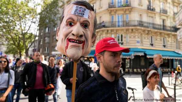 Французы третьи выходные подряд протестуют против санитарных мер