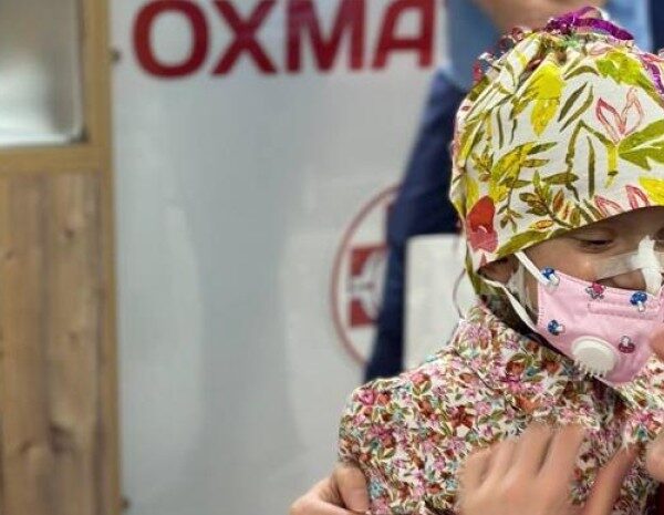 Унікальна хвороба — хірурги в Україні врятували дитині життя — фото