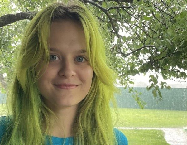 Стала Лесіївна: 16-річна дівчина з Києва змінила «по батькові» на «по матері»
