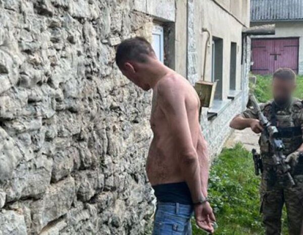Забрав зброю і втік: на Тернопільщині спіймали чоловіка, який побив військового (фото)