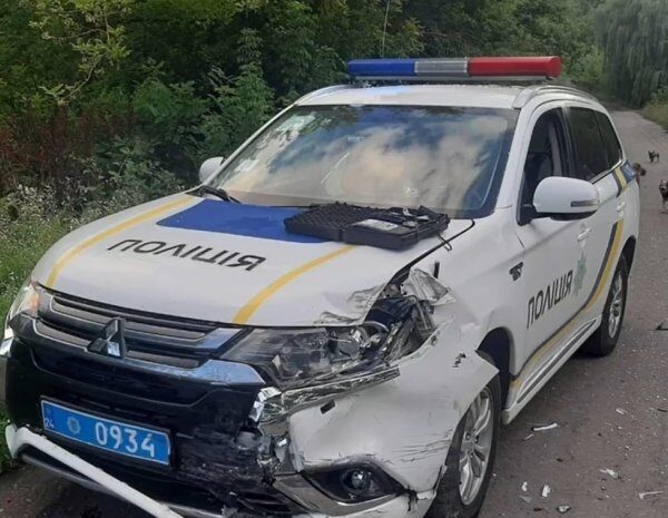 Поки оформляли іншу НП: на Черкащині п’яний водій врізався в авто поліцейського (відео)