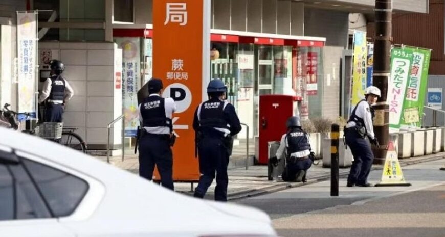 Стрілянина в Японії — поліція намагається арештувати чоловіка, який захопив заручників — фото