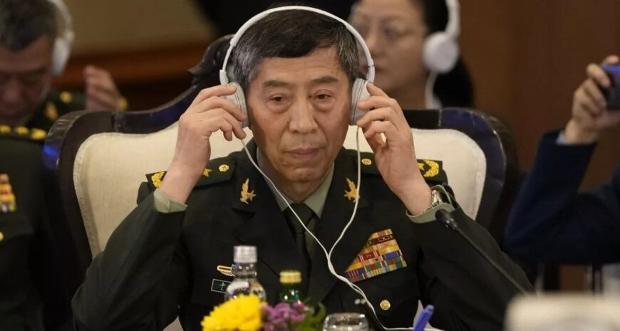 «Падіння Лі»: у Китаї звільнили міністра оборони, який ще влітку таємниче зник, — ЗМІ