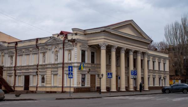 Херсонський драмтеатр готує прем’єру у Миколаєві