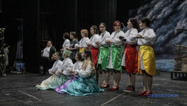 «Ілюзіон»: як в Одесі попри війну розвивається юнацький театр