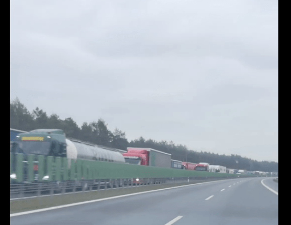 Німецька митниця зупинила рух усіх польських фур, — соцмережі — відео