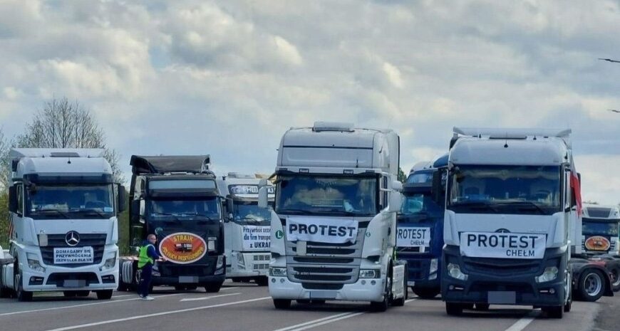 Словацькі перевізники знову заблокували проїзд вантажівок через кордон із Україною, — ДПСУ
