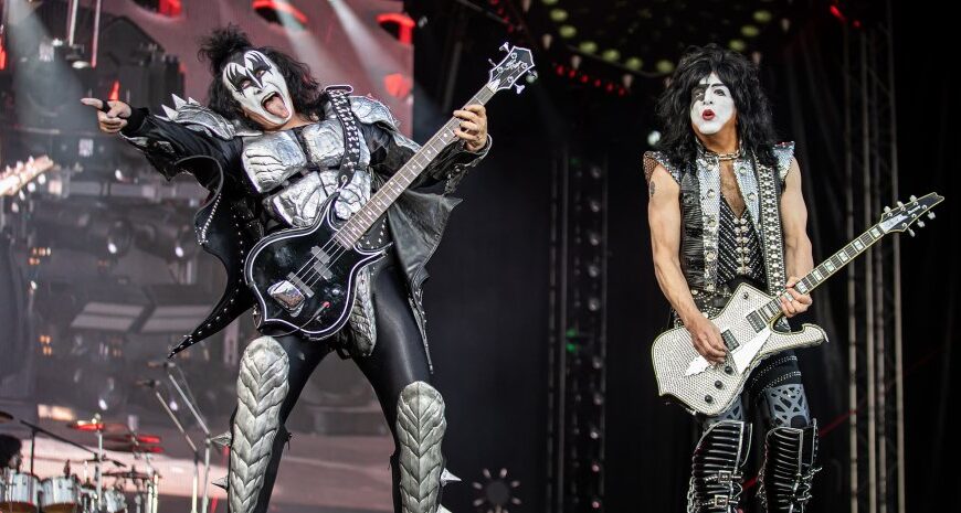 Група KISS дала останній живий концерт у Нью-Йорку: рокери перетворяться на «аватарів»