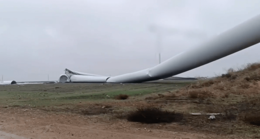 Вітрогенератор впав в Одеській області через негоду – відео