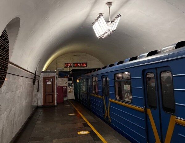 Метро в Києві — на червоній гілці відновить роботу ще одна станція — деталі