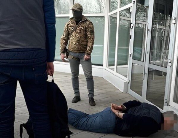 Корупція в Україні – за передачу хабара затримано двох депутатів Сумської облради – фото