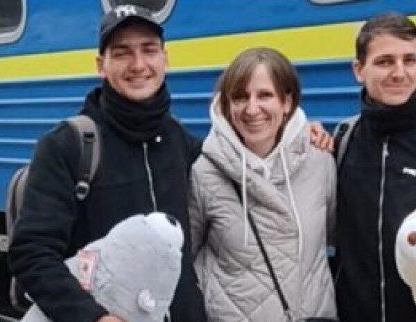 Українка з Харкова змогла повернути своїх синів через 11 років