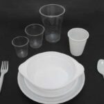 Назначение одноразовой посуды: где используются пластиковые тарелки и бумажные стаканчики