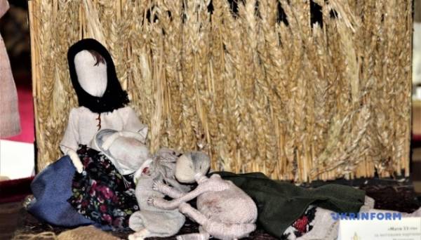 У заповіднику на Хмельниччині відкрили виставку «Ляльки для ненароджених»