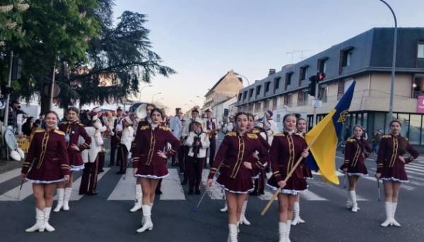 Прикарпатські музиканти підняли український прапор на фестивалі у Франції