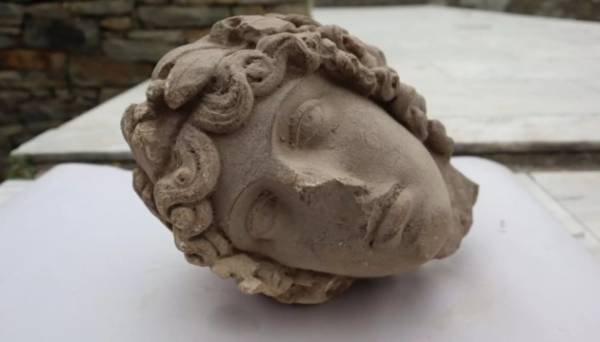 У Греції знайшли мармурову голову Аполлона, якій майже 2000 років