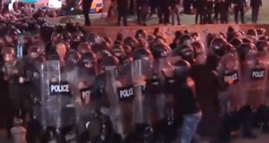 Закон про іноагентів у Грузії — поліція спробувала розігнати протест — відео