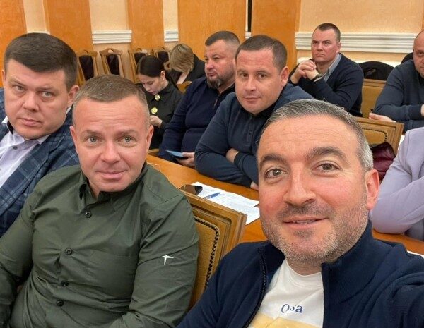 Скандал в Одесі — чиновник замазав на фото годинник — у соцмережах звинуватили його в корупції