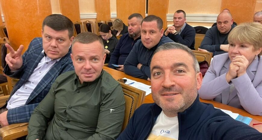 Скандал в Одесі — чиновник замазав на фото годинник — у соцмережах звинуватили його в корупції