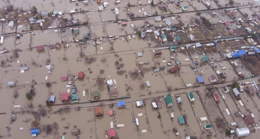 У РФ почало затоплювати Томськ і Курган — раніше затопило Орськ і Оренбург — фото, відео