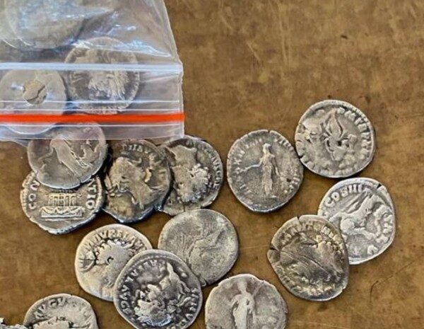 Стародавній Рим — з України намагались вивезти 98 цінних монет — фото