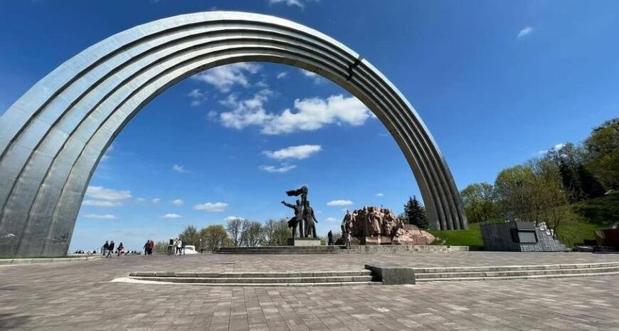 Арка дружби народів у Києві — Мінкульт дозволив демонтувати