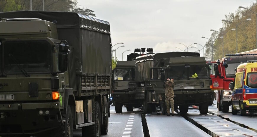 У Польщі зіткнулися британські військові вантажівки: багато постраждалих (фото)