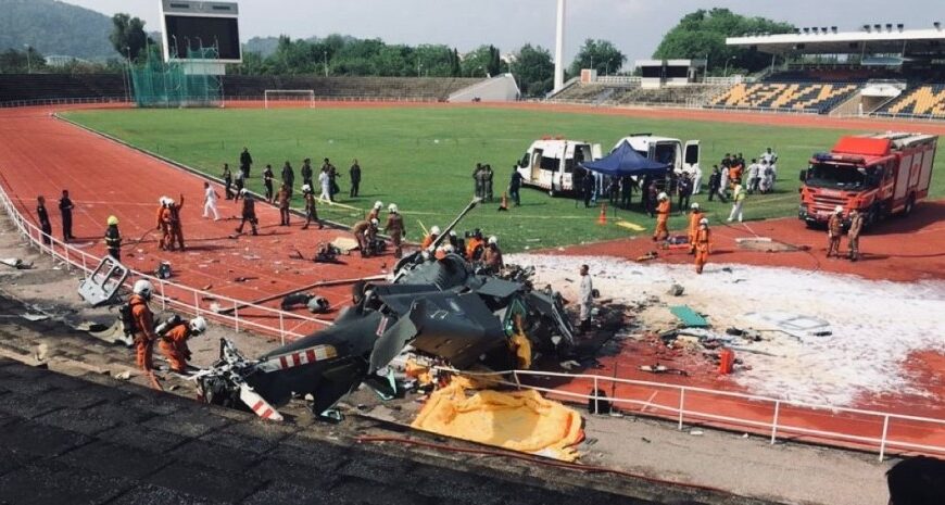 Авіакатастрофа в Малайзії — гвинтокрили зіткнулися в повітрі, багато жертв — відео