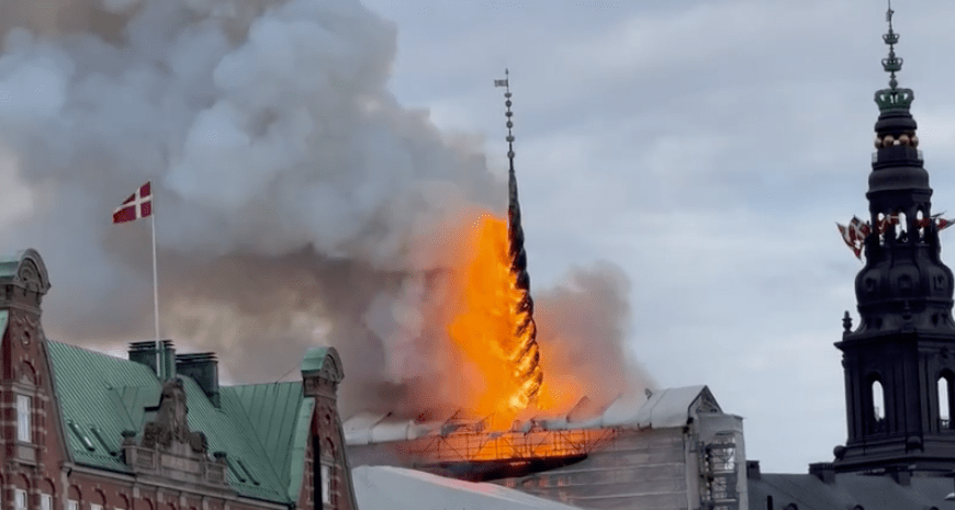 Пожежа в Данії — загорілася 400-річна фондова біржа — фото і відео