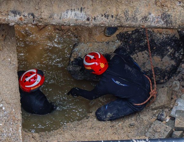 Упала в безодню: у Малайзії шукають туристку, яка провалилася в карстову вирву