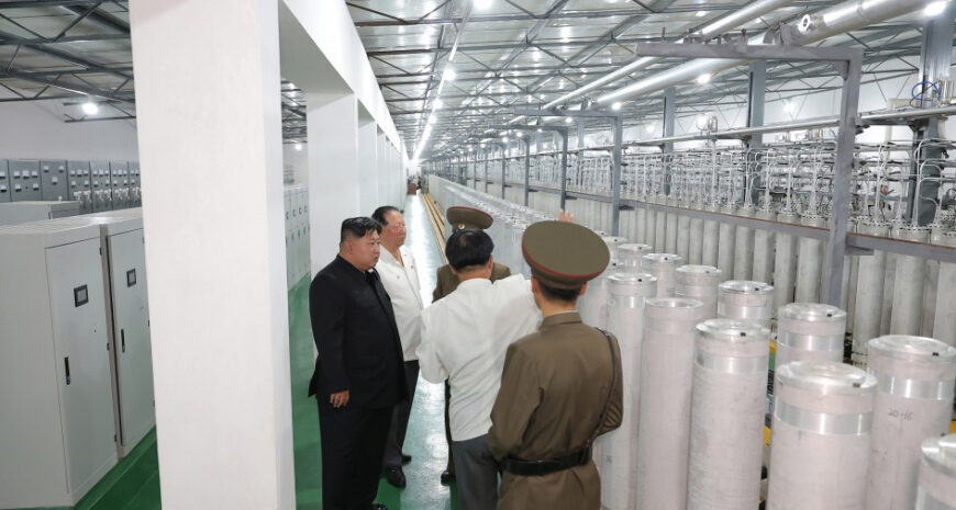 Екскурсія для Кім Чен Ина: у КНДР уперше показали завод зі збагачення урану (фото)