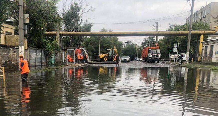Одеса під водою: злива затопила вулиці та будинки (фото, відео)