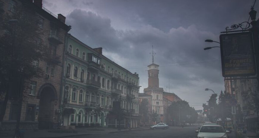 У Києві високий рівень забрудненості повітря: у якому районі найгірше (інфографіка)