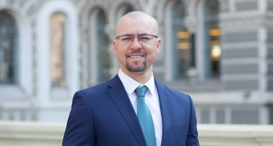 Погрози бійцю ЗСУ: Нацбанк почав перевірку свого менеджера, — ЗМІ