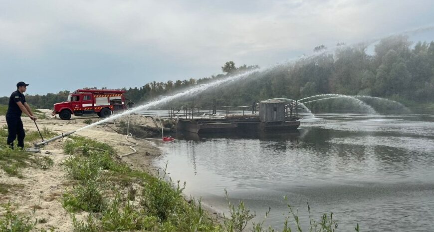 Темна пляма та запах: у Сеймі помітили повторне забруднення, яке прямує до Десни, – Міндовкілля