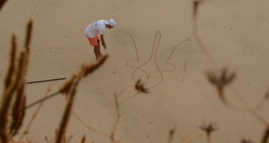 Українські захисники надихнули португальського митця на створення роботи на піску (фото)