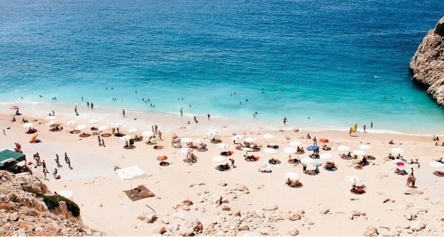 У Греції з моря дістали тіла двох українок: подробиці (відео)