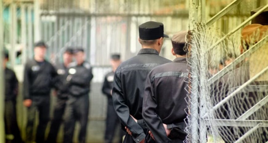 В СІЗО уже готуються: РФ планує забрати 40% підсудних на війну проти України, — ЗМІ