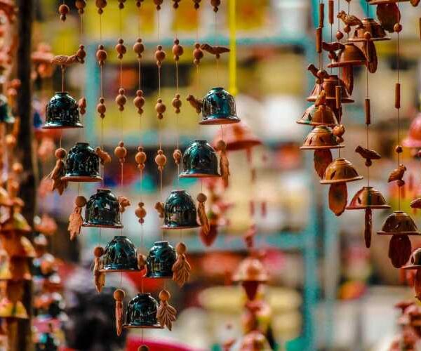 Мережа цих магазинів заробляє гроші на бідних, а вони цього не розуміють