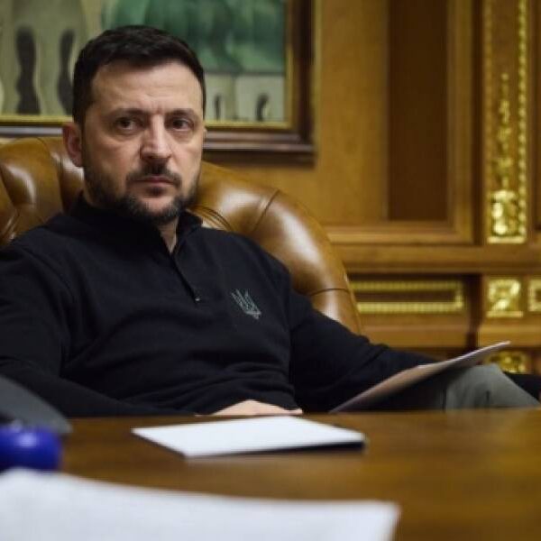 Зеленський призначив стипендії 250 молодим письменникам і митцям