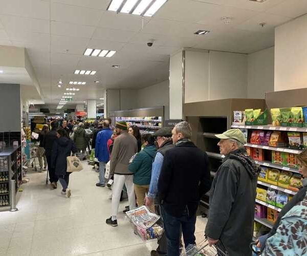 Чому варто ставати в ліву чергу в магазині: хитра стратегія, щоб проскочити швидше