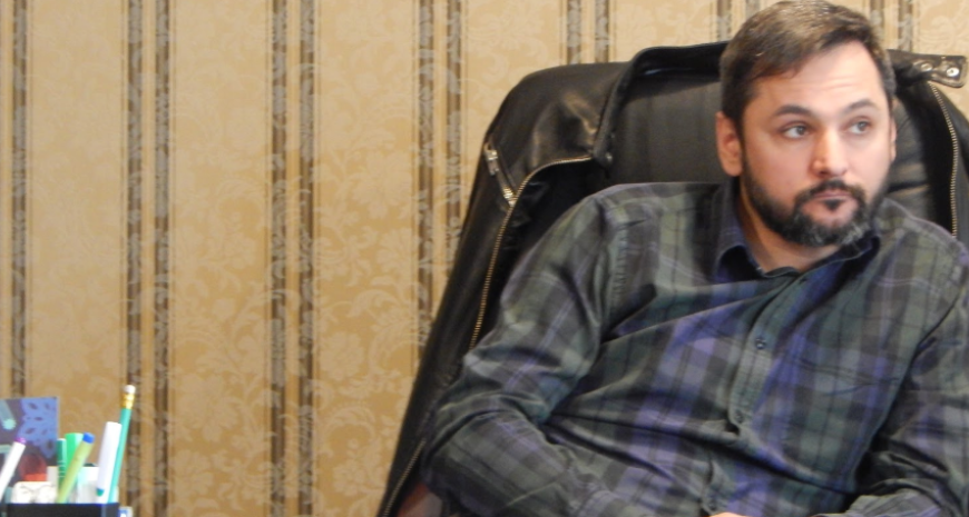 Звинувачений у домаганнях Андрій Білоус звільнений із посади керівника Молодого театру