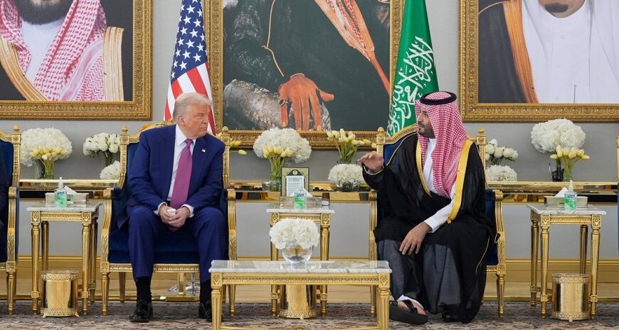 Дональд Трамп грубо порушив правила етикету в Саудівській Аравії: що він зробив
