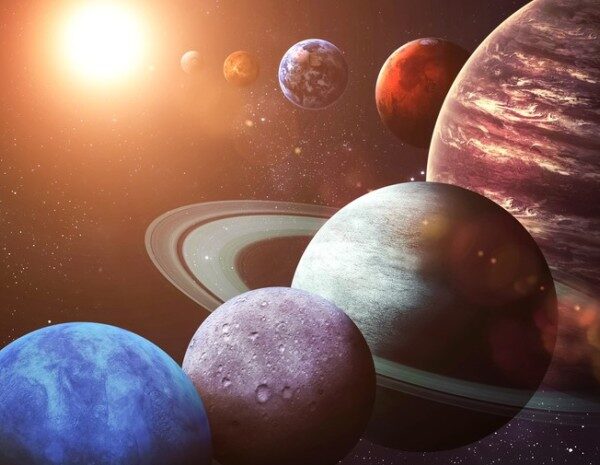 Рідкісний парад планет: у червні шість світил вишикуються в одну дугу, коли можна побачити